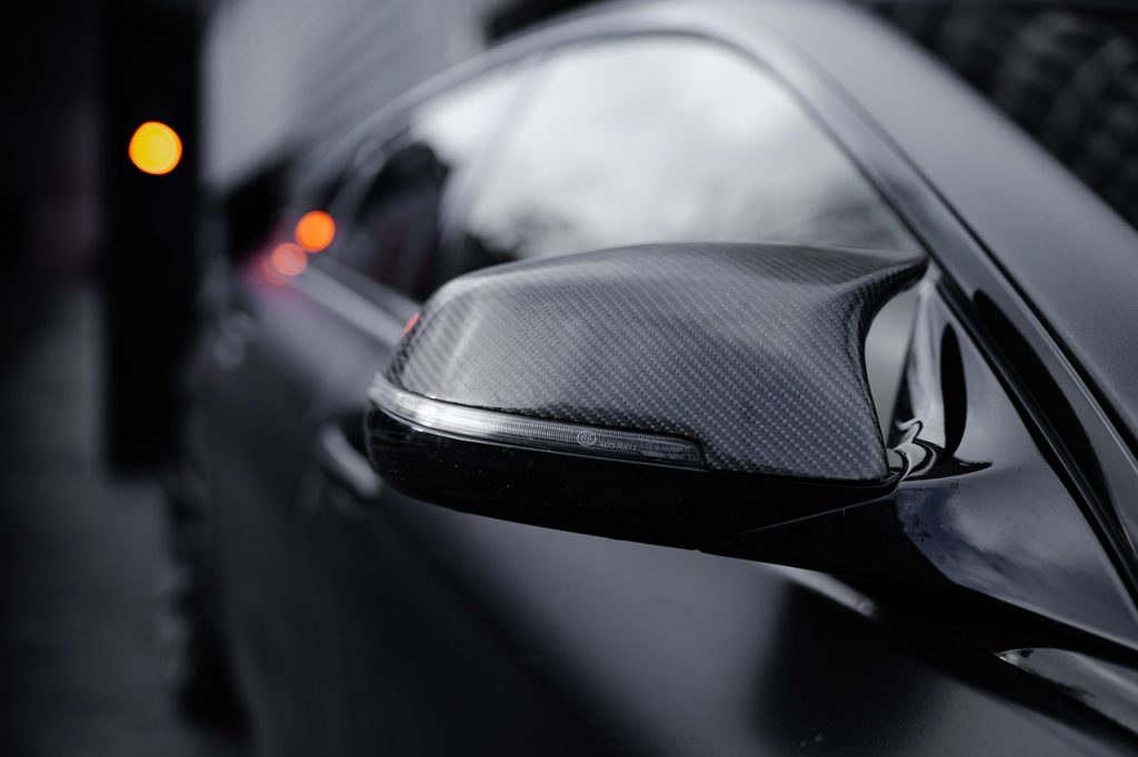 Film covering voiture carbone
